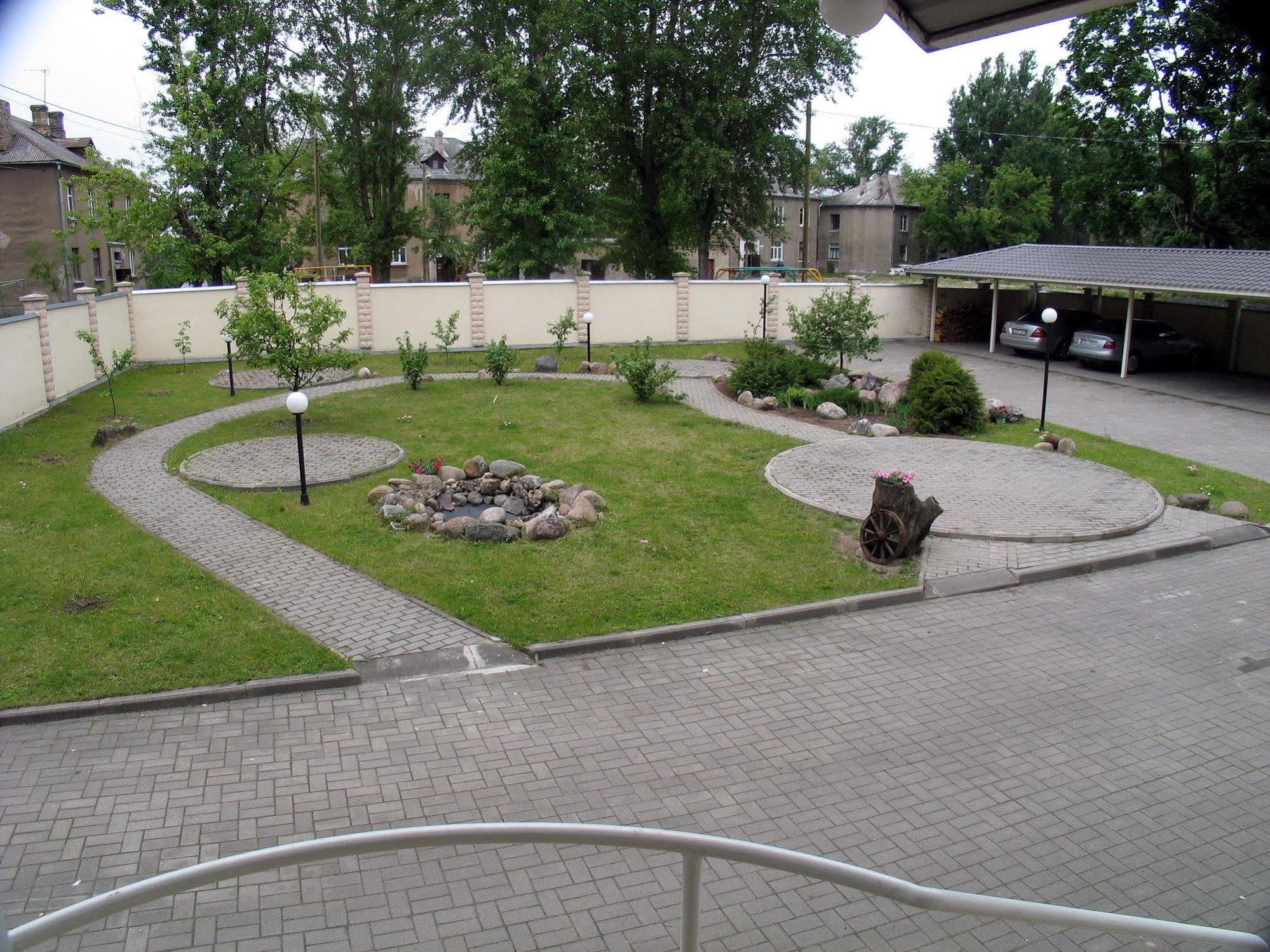 Hotel Duets à Daugavpils Extérieur photo